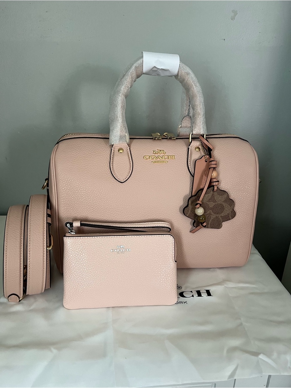 Coach Rowan Large Satchel Bag
With Shell Charm And Wristlet - Picture 8 of 9